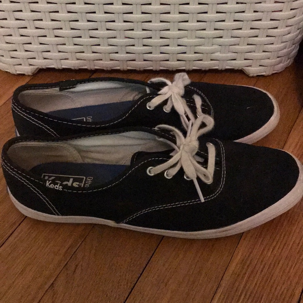 Classic Black Keds